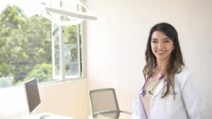 DRA DANIELA CORREA CIRUJANA PLÁSTICA