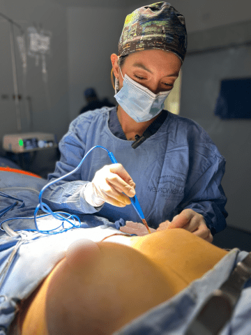 Dra Daniela Correa - Cirujano Plástico en Medellín
