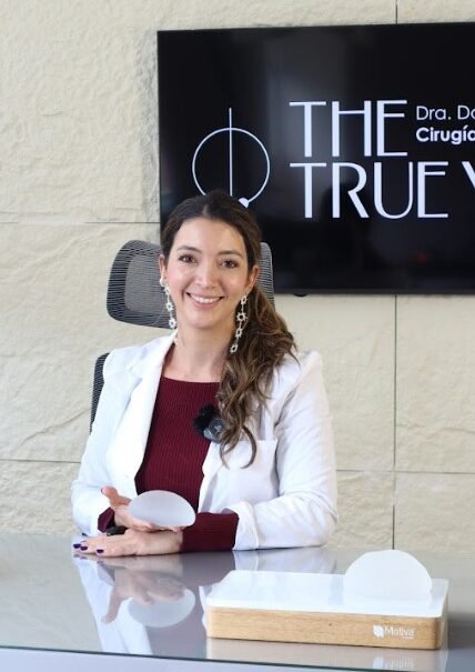 Implantes de senos en Medellín con la Dra. Daniela Correa tipos y tamaños