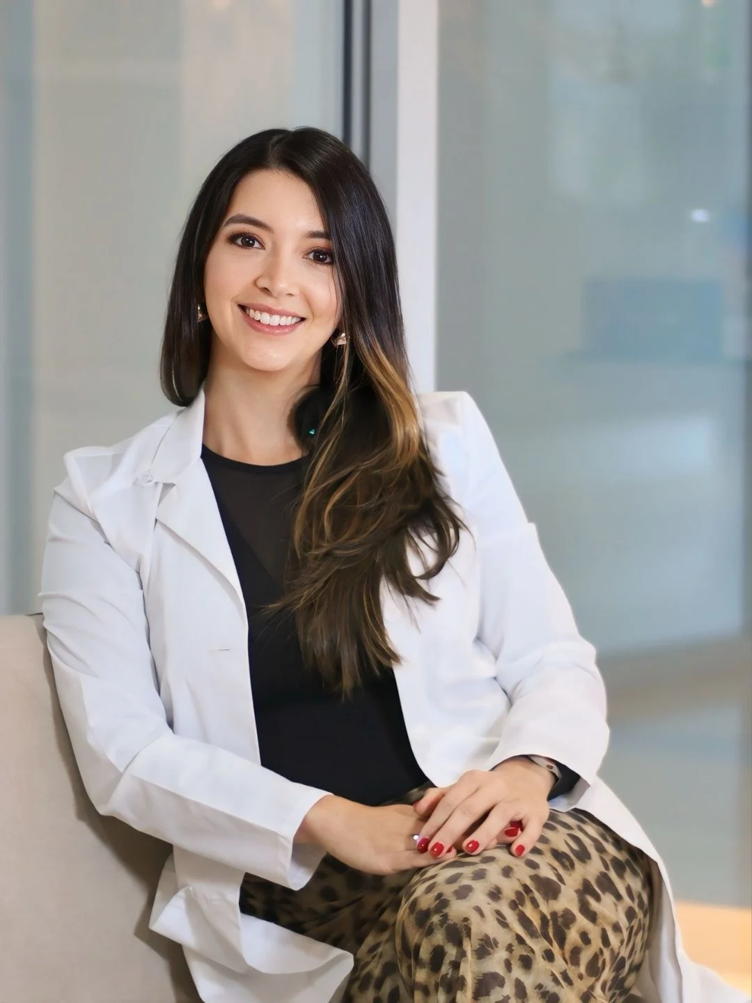 Contacta a la Dra. Daniela Correa, cirujana plástica en Medellín y Rionegro