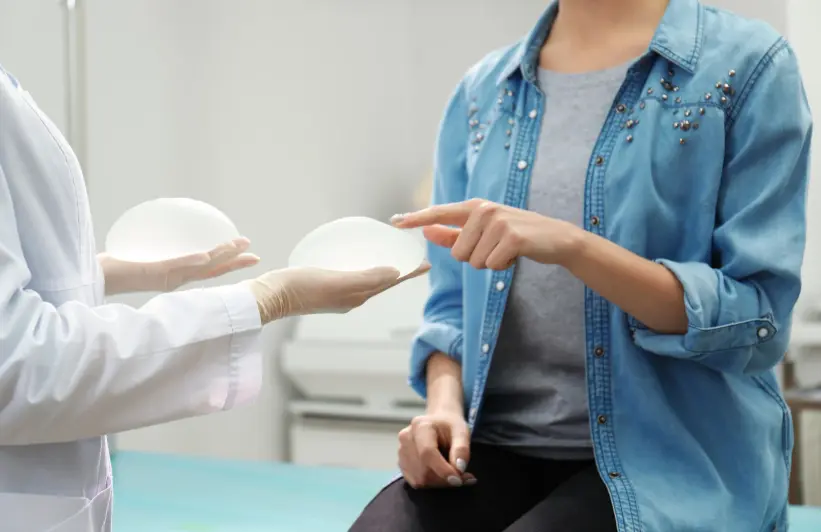 Tipos de implantes de senos- Dra. Daniela Correa en Medellín- Implante salinas